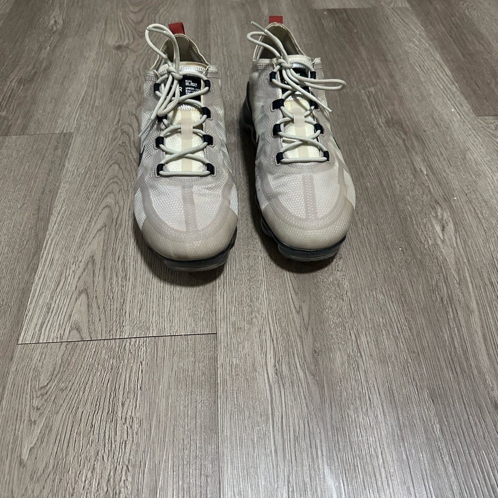 Nike Men's Cream and Black Sneakers